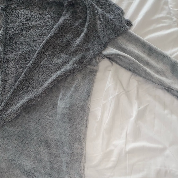 Soft and cozy shall style sweater - Picture 3 of 4